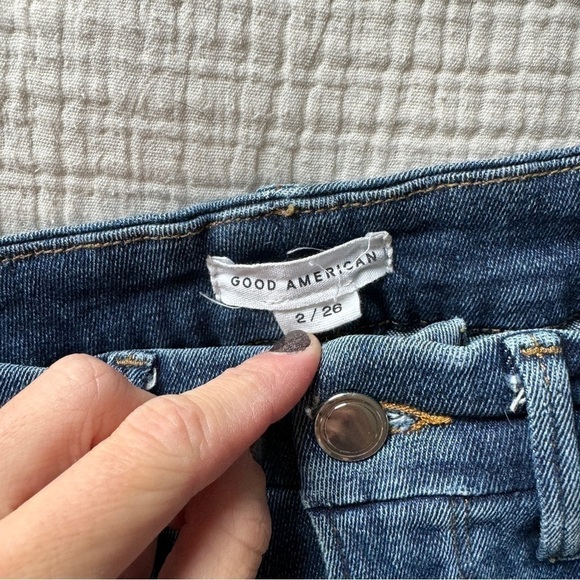 Good American Good Legs Twisted Slit Jeans - Picture 5 of 6